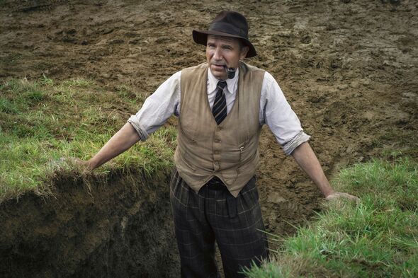 Ralph Fiennes in The Dig