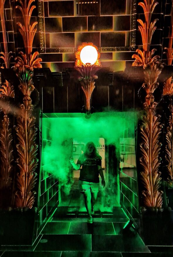 Take the Metro-Floo and join Harry, Ron, and Hermione as they battle throughout the Ministry of Magic for the long-anticipated t