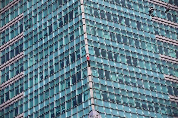 American Climber Alex Honnold Climbs Taipei 101 Building