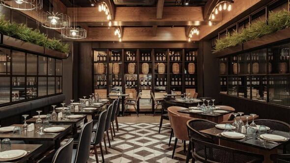 Picture of an empty restaurant in Ax Odycy