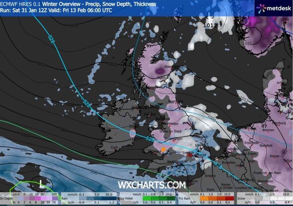 A weather map of UK showing snow