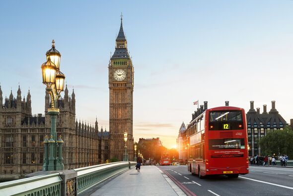 London Big Ben and traffic on Westminster Bridge