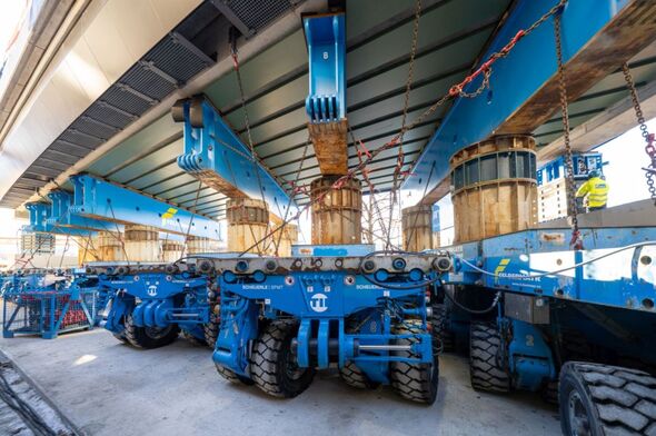 Self-propelled modular transporters