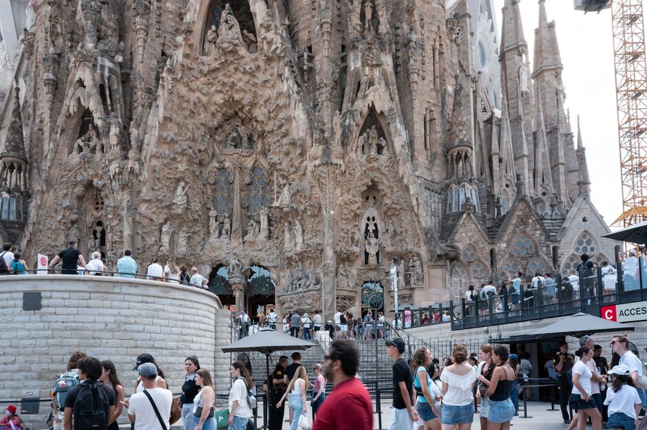 Crowds of tourists in Barcelona