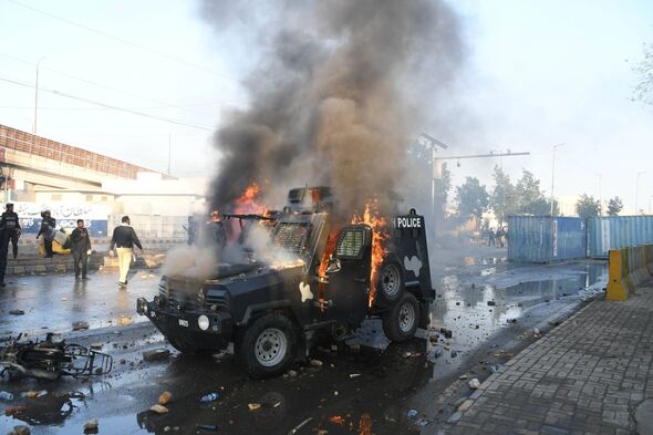 Pakistani police intervene protest over Khameneiâs killing