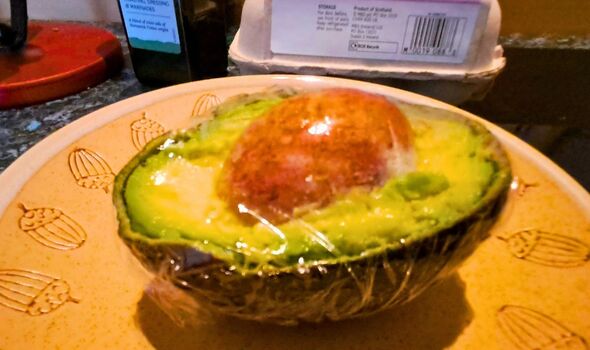 Picture of the avocado slice after five days