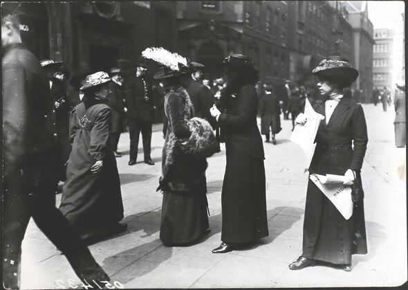 Suffragette raid scenes at Bow Street, 2nd May, 1913