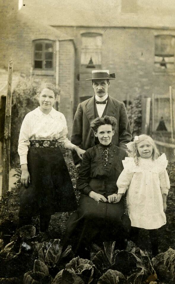 A young Edna Bourne with family