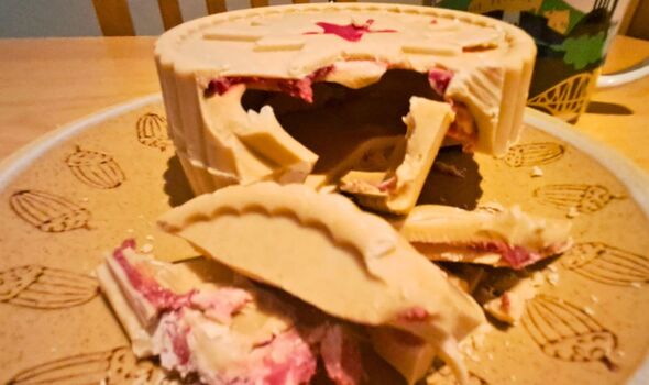 Picture of the inside of the Jammy Wheel Easter egg