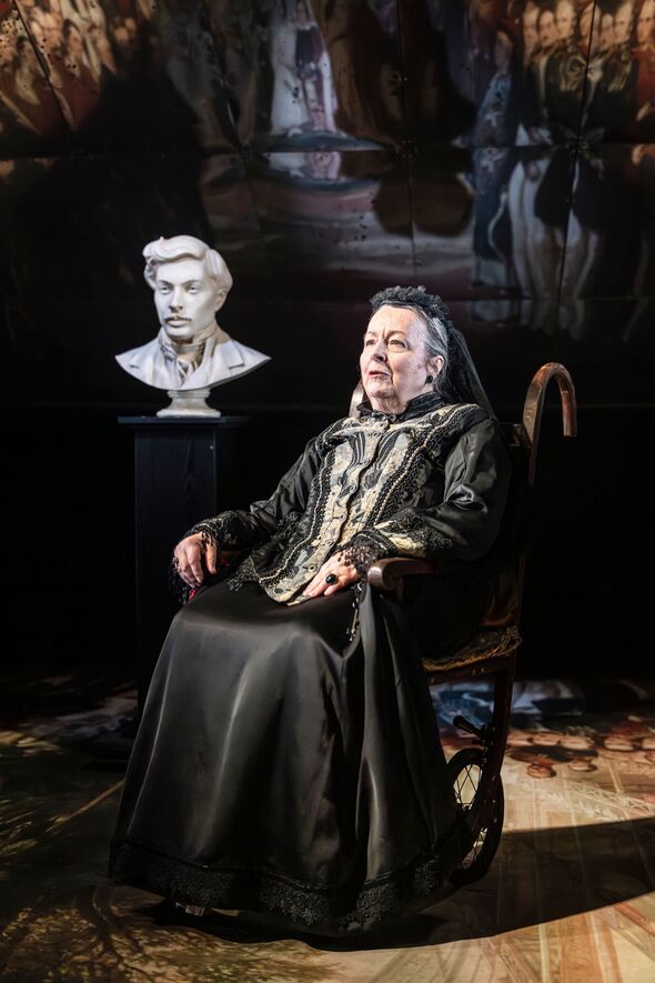 Amanda Boxer - Victoria A Queen Unbound