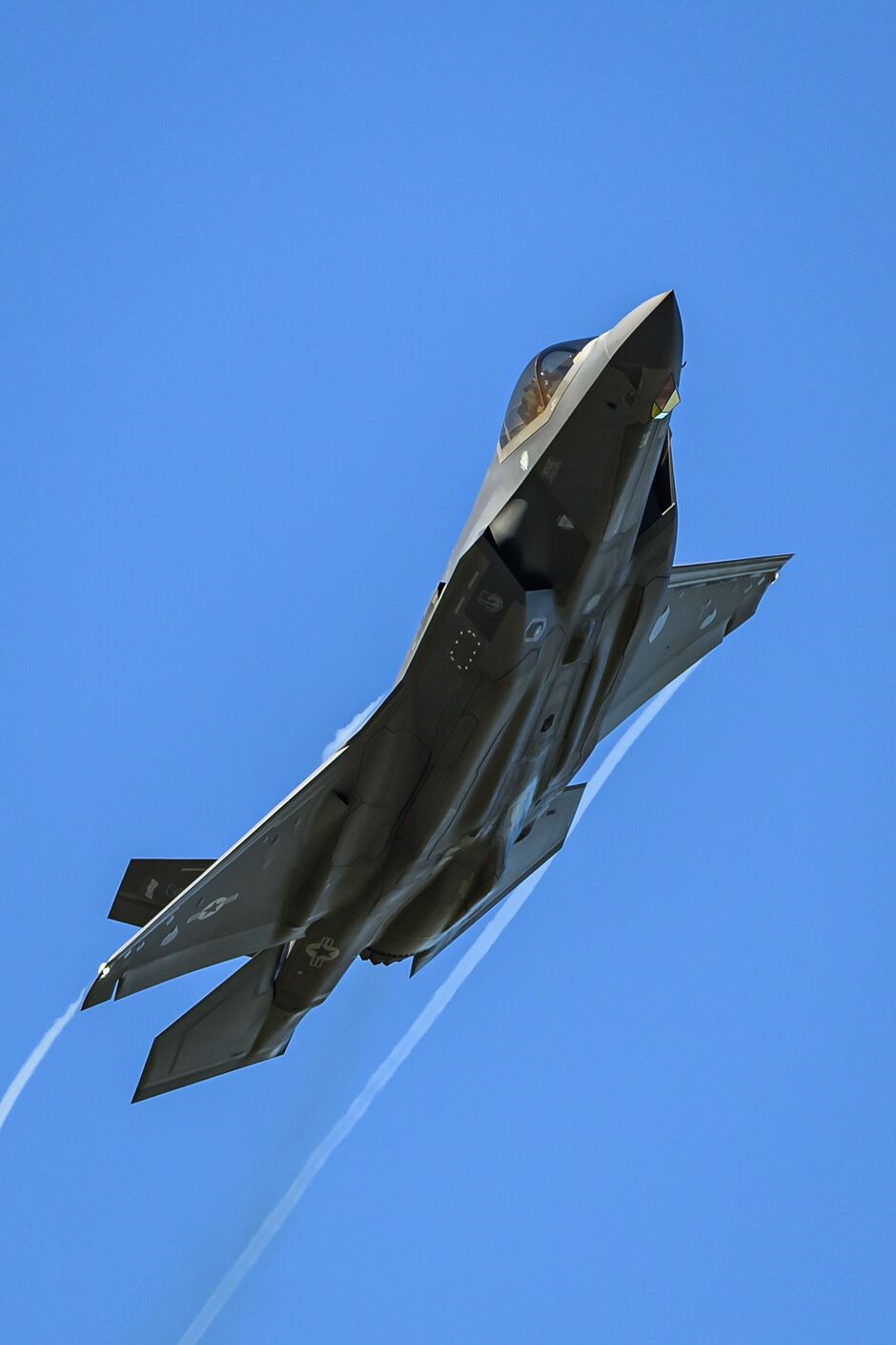 US-AF F-35 Lightning II stealth multirole fighter jet takes off from RAF Lakenheath on April 07.