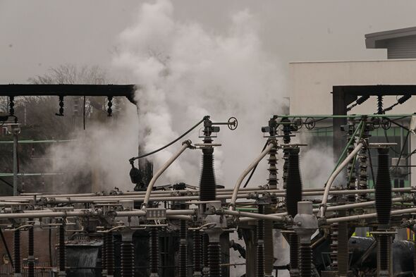 Heathrow Airport was shut by nearby fire