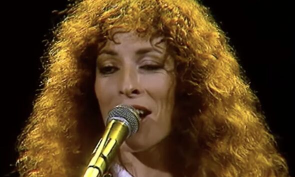 Close up of Suki Lahav singing into a microphone