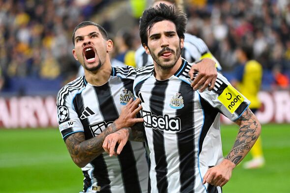 Newcastle United's Italian midfielder #08 Sandro Tonali (R) celebrates scoring his team's first goal with Newcastle United's Bra