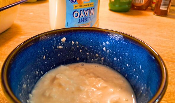 Picture of a smooth sauce in a bowl
