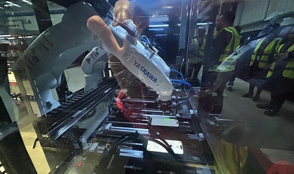 Refurbishment machine
