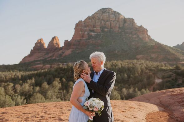 Earl Spencer kisses his new wife in Arizona