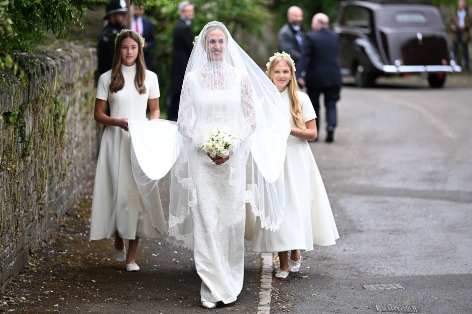 The bride and bridesmaids arriving