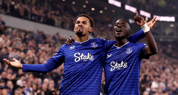 Iliman Ndiaye celebrates scoring his team's third goal with teammate Idrissa Gueye during the Premier League match between Evert