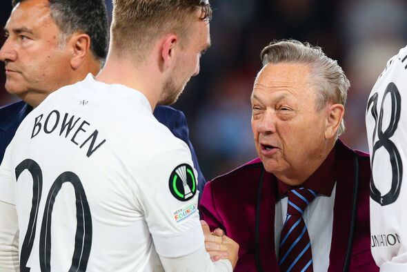 David Sullivan congratulates Jarrod Bowen