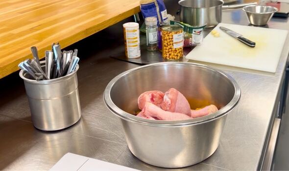 chicken drumsticks in a bowl