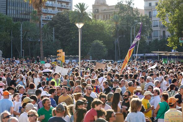 'menys Turisme, Mes Vida' Demonstrates Against Tourist Saturation On The Islands